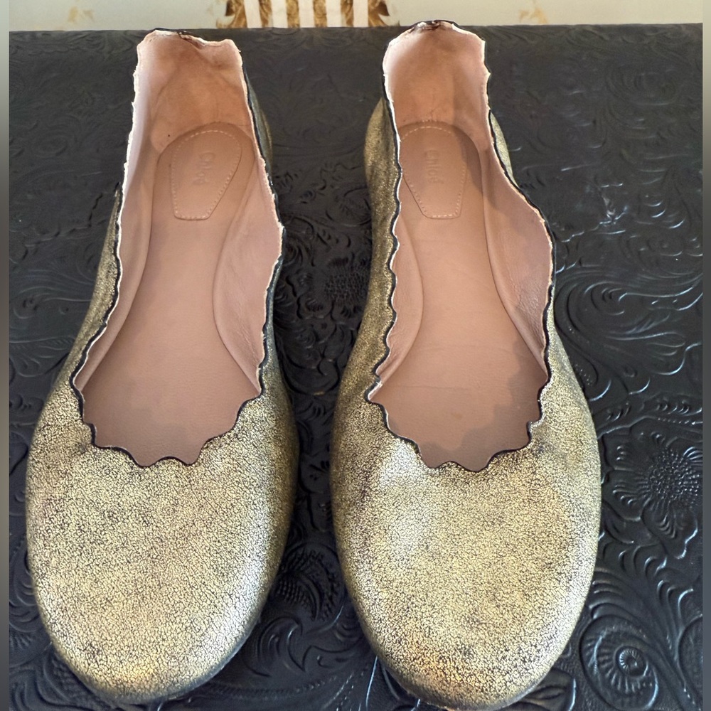 Chloe scalloped edge gold ballet flats size 34